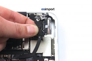 changement du MagSafe sur un MacBook A1502 2013 - 03 DEGAGER MAGSAFE MACBOOK PRO 13 A1502 RETINA FIN 2013