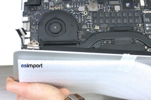 Changement de l'écran sur un MacBook A1398 2013 - 14 RETIRER ENSEMBLE ECRAN MACBOOK 15P A1398 RETINA