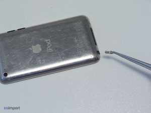 extraction d'un morceau de jack dans un iPod Touch - TUTO REPARATION IPOD TOUCH SORTIR MORCEAU