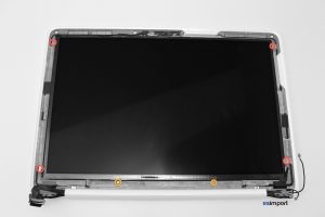 Changement de l'écran LCD sur un MacBook A1342 - 9 DEVISSER LCD A1342